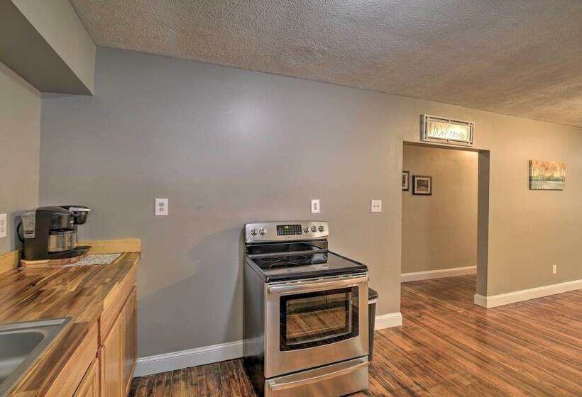 Mullens Cabin W/ Gas Grill & Mountain Views!