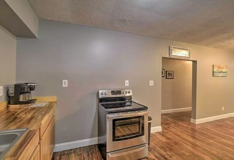 Mullens Cabin W/ Gas Grill & Mountain Views!