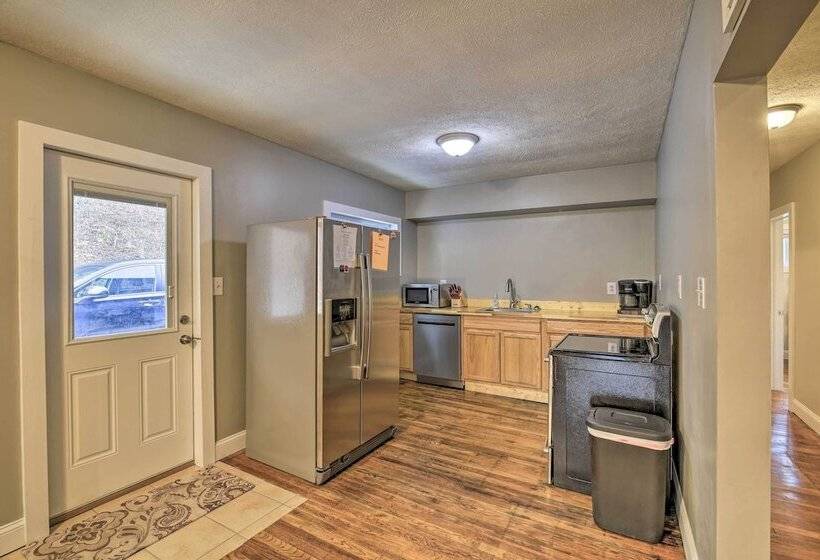 Mullens Cabin W/ Gas Grill & Mountain Views!