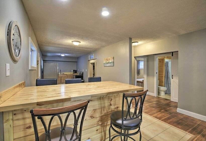 Mullens Cabin W/ Gas Grill & Mountain Views!