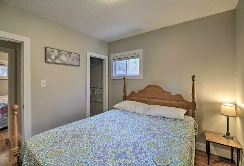 Mullens Cabin W/ Gas Grill & Mountain Views!