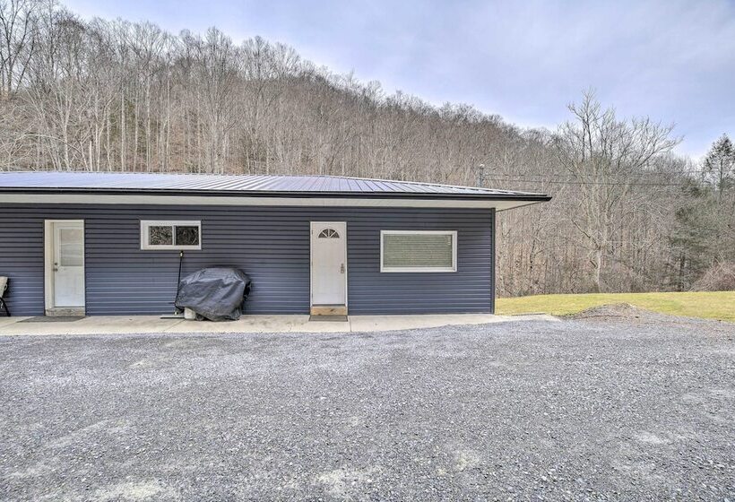 Mullens Cabin W/ Gas Grill & Mountain Views!