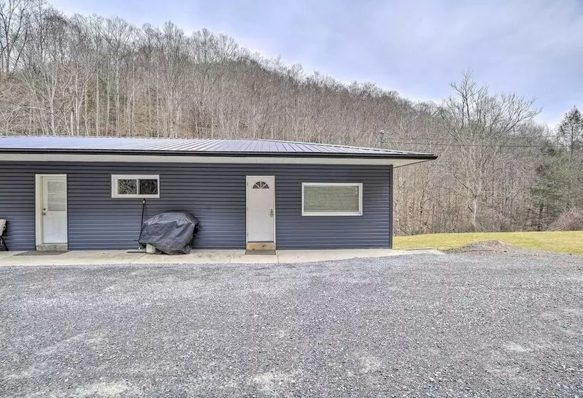 Mullens Cabin W/ Gas Grill & Mountain Views!