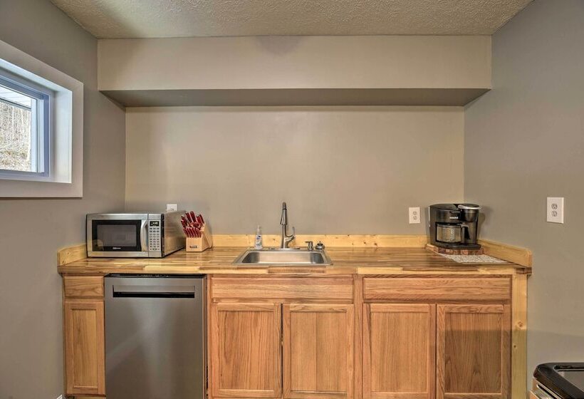 Mullens Cabin W/ Gas Grill & Mountain Views!