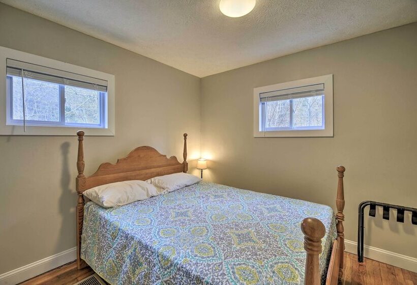 Mullens Cabin W/ Gas Grill & Mountain Views!