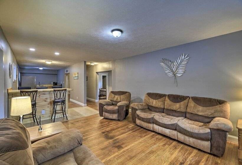 Mullens Cabin W/ Gas Grill & Mountain Views!