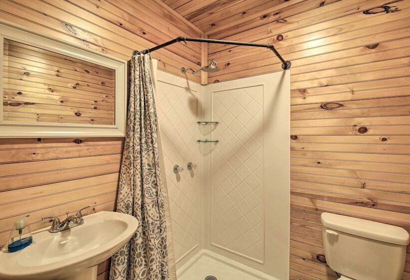 Mullens Cabin W/ Gas Grill & Mountain Views!