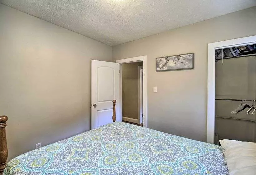 Mullens Cabin W/ Gas Grill & Mountain Views!