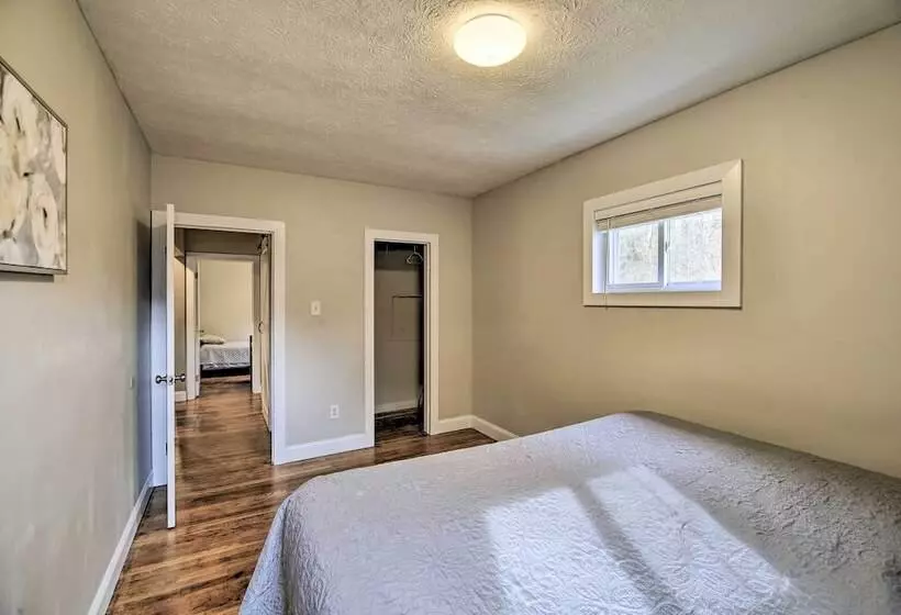 Mullens Cabin W/ Gas Grill & Mountain Views!