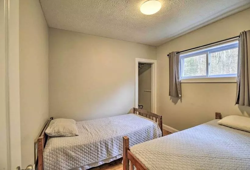 Mullens Cabin W/ Gas Grill & Mountain Views!