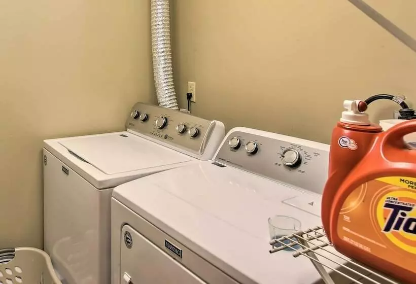 Petfriendly Highway Log Cabin W/ Lake View!