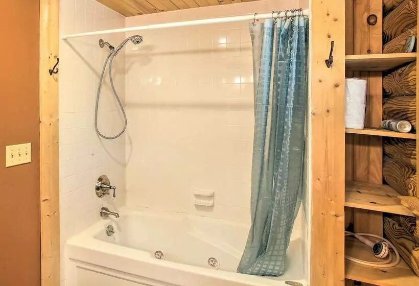 Petfriendly Highway Log Cabin W/ Lake View!