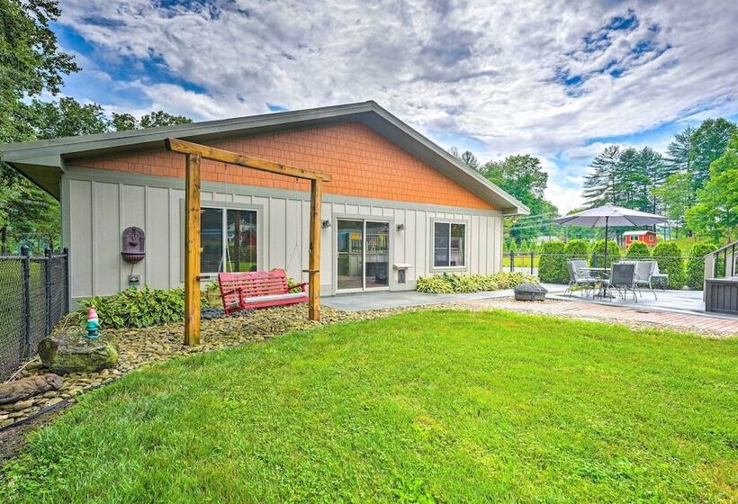 Pisgah Forest Farm Home: Outdoor Pool & Games