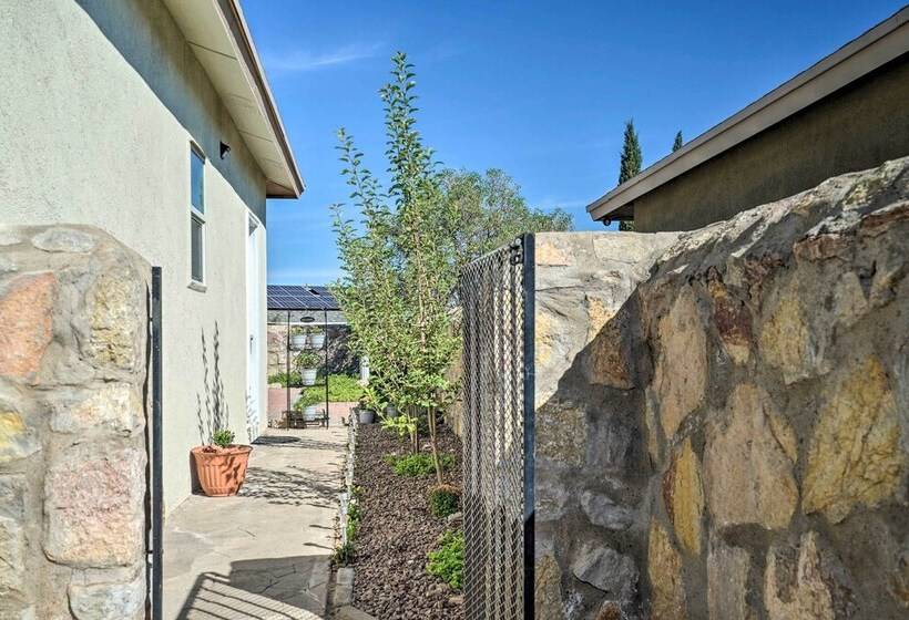 Quaint Santa Teresa Retreat Near The Border