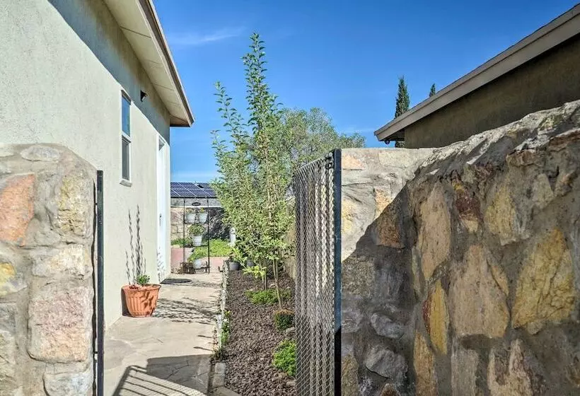 Quaint Santa Teresa Retreat Near The Border