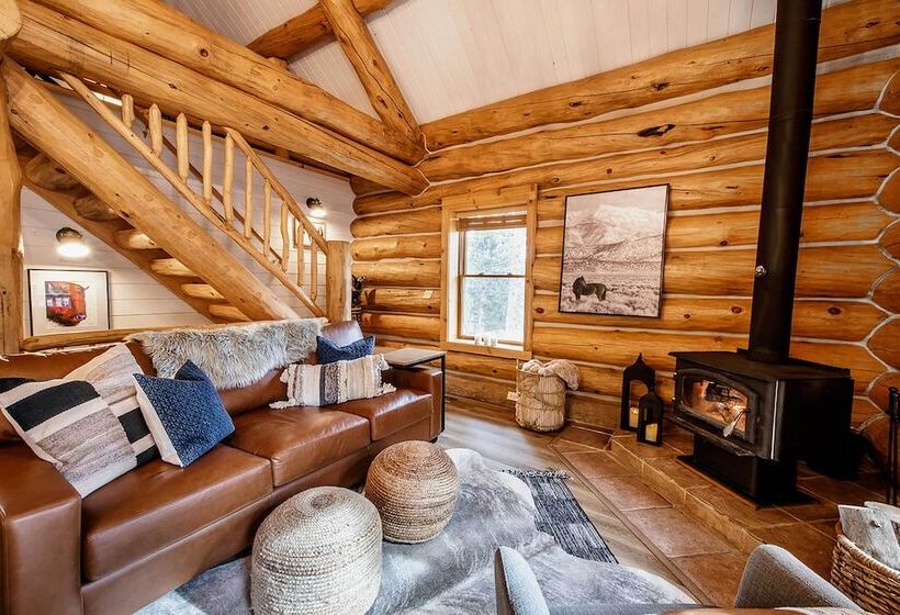 Remodeled Fairplay Log Cabin W/ Sauna + Loft!