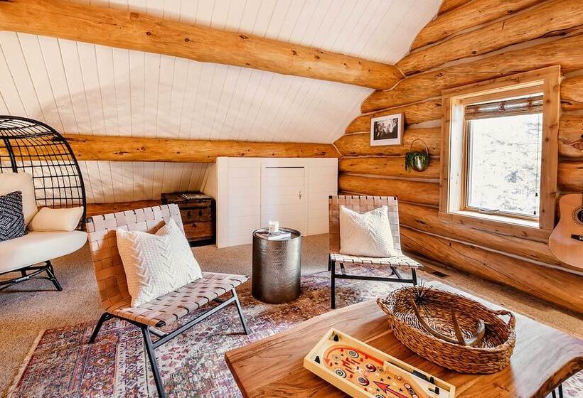 Remodeled Fairplay Log Cabin W/ Sauna + Loft!