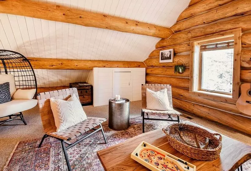 Remodeled Fairplay Log Cabin W/ Sauna + Loft!