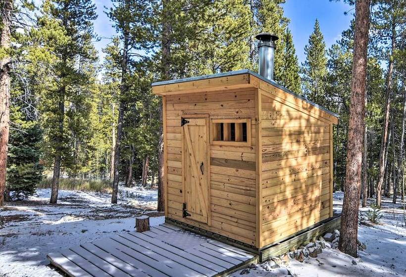 Remodeled Fairplay Log Cabin W/ Sauna + Loft!