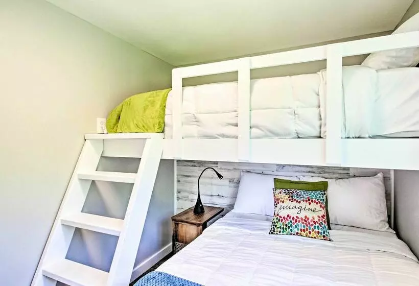 Renovated Home W/direct Access To Snowmobile Trail