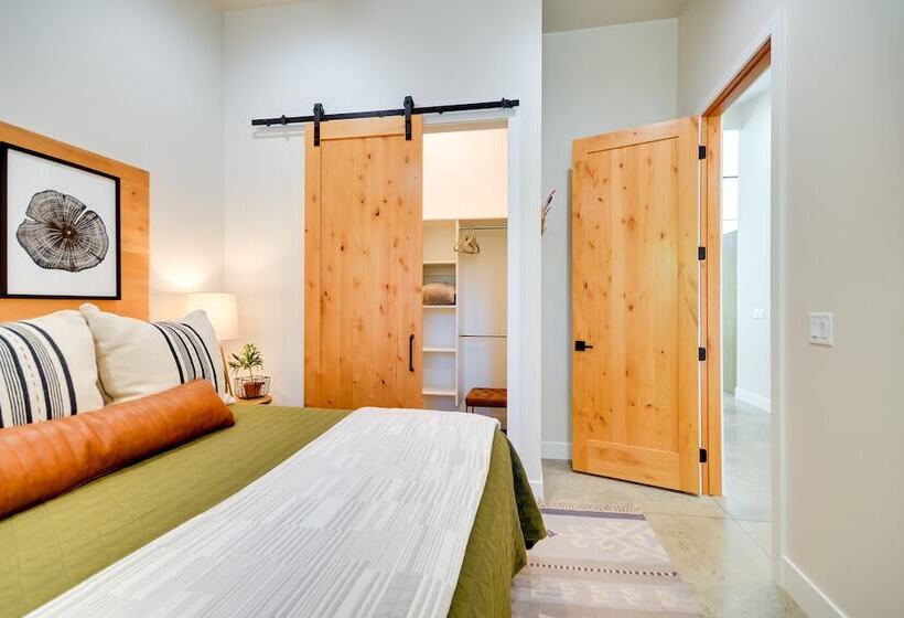 Rock Creek Retreat: Creekside Cabin Near Red Lodge