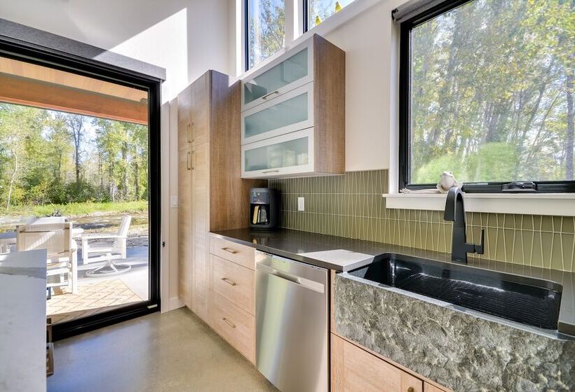 Rock Creek Retreat: Creekside Cabin Near Red Lodge