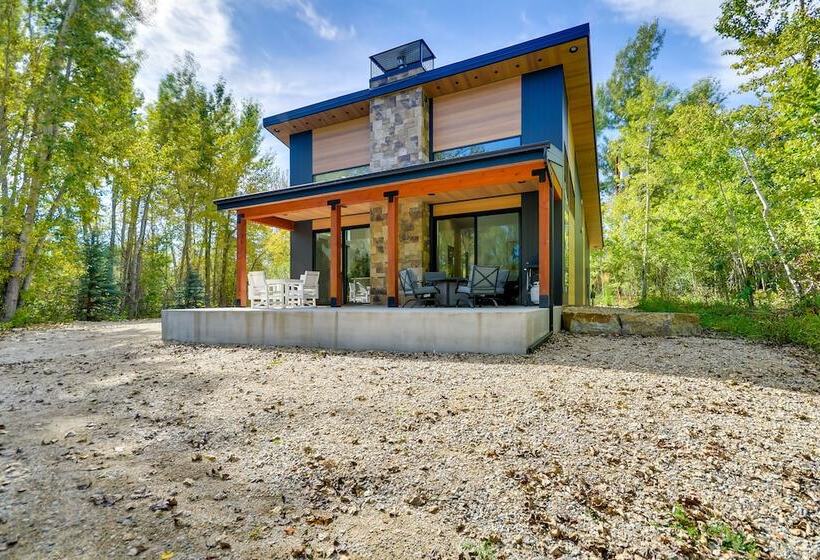 Rock Creek Retreat: Creekside Cabin Near Red Lodge