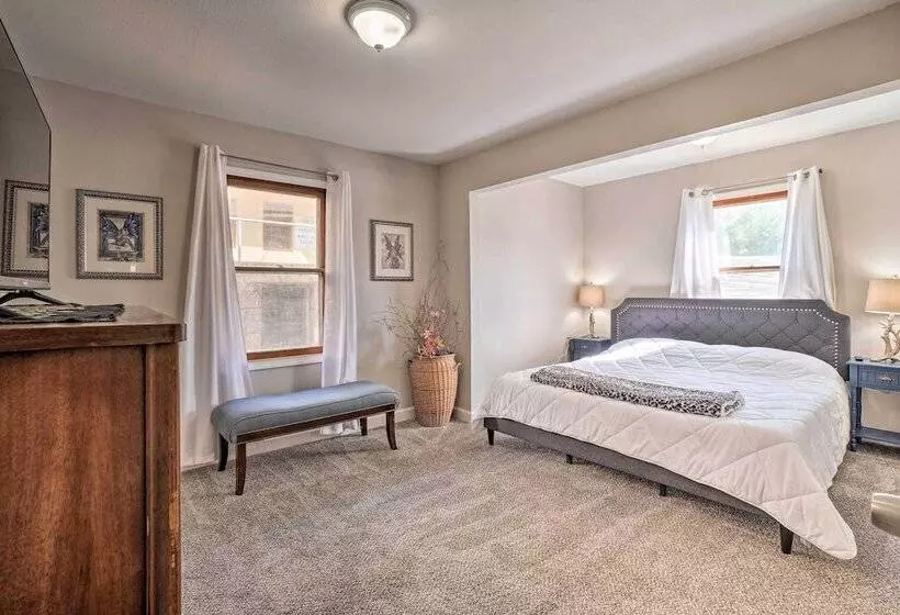 Rockaway Beach House W/ Fire Pit & River View!