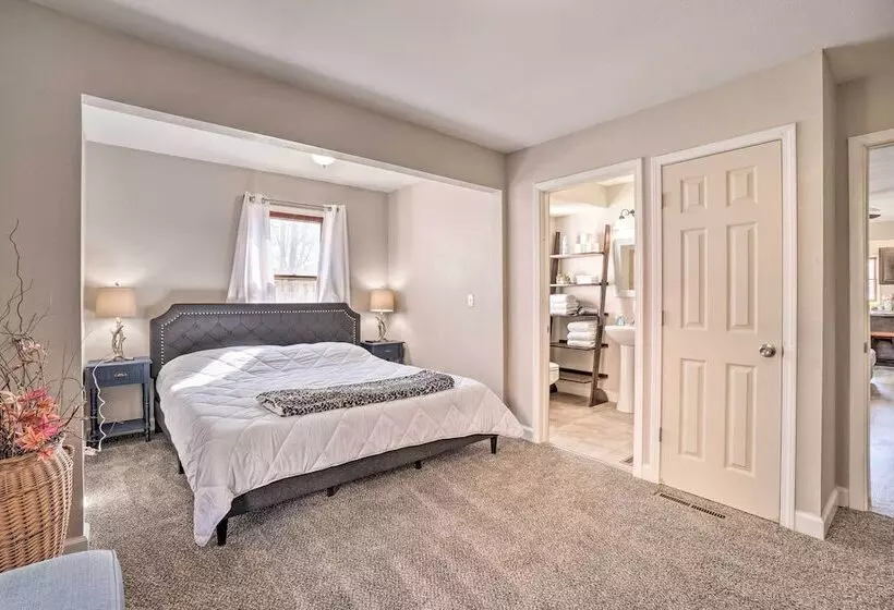 Rockaway Beach House W/ Fire Pit & River View!