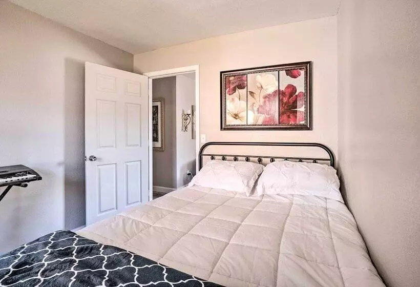 Rockaway Beach House W/ Fire Pit & River View!