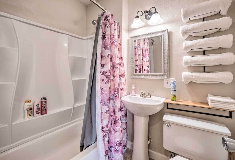 Rockaway Beach House W/ Fire Pit & River View!