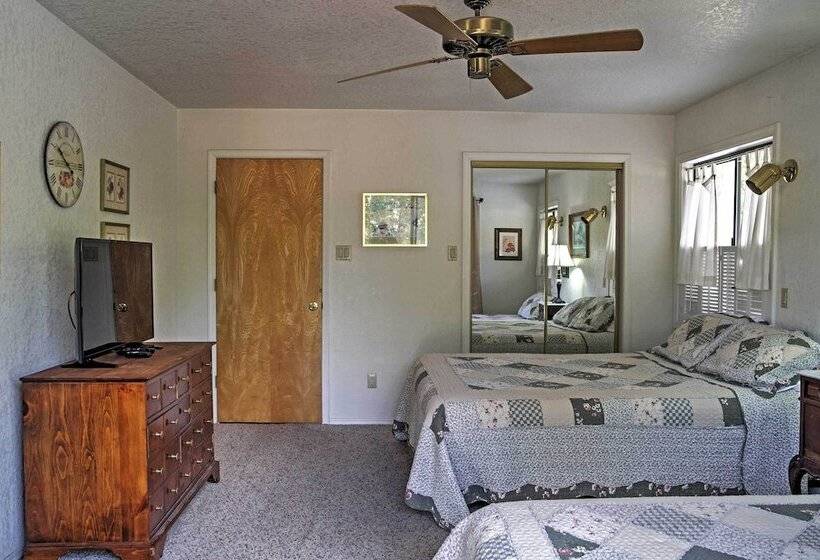 Rustic Alto Cabin W/ Hot Tub, Deck & Fireplace!