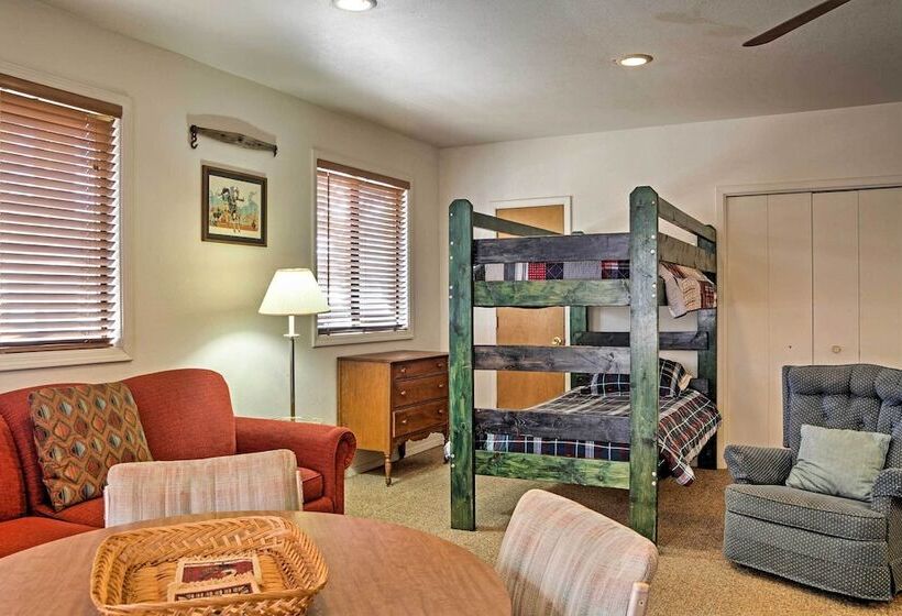 Rustic Alto Cabin W/ Hot Tub, Deck & Fireplace!