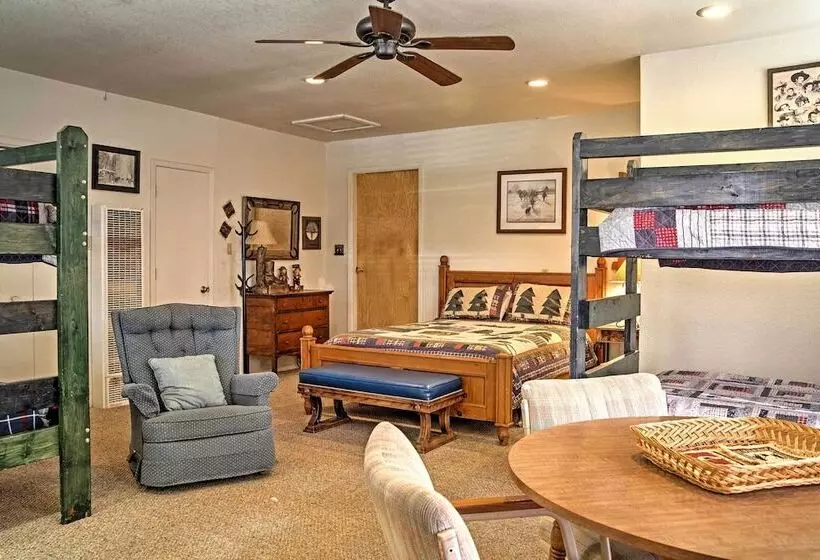 Rustic Alto Cabin W/ Hot Tub, Deck & Fireplace!