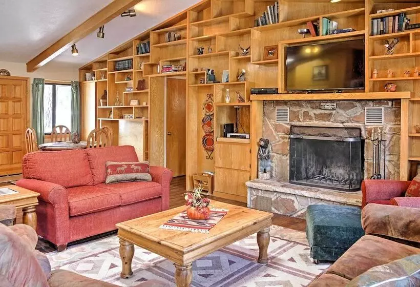 Rustic Alto Cabin W/ Hot Tub, Deck & Fireplace!