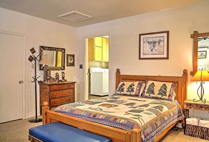 Rustic Alto Cabin W/ Hot Tub, Deck & Fireplace!