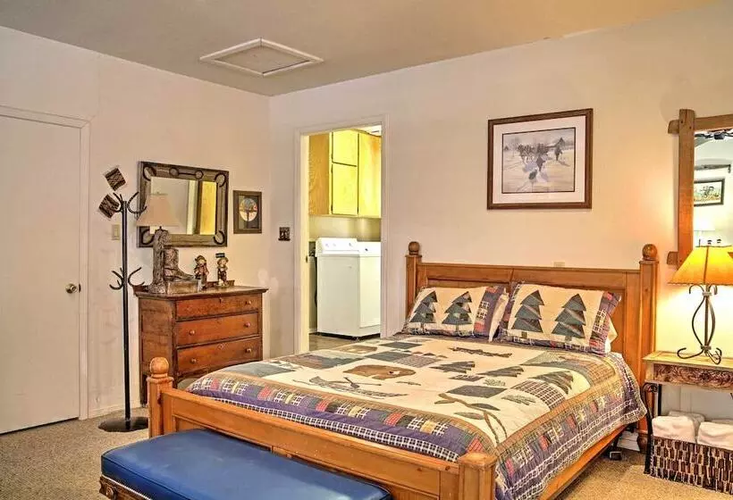 Rustic Alto Cabin W/ Hot Tub, Deck & Fireplace!