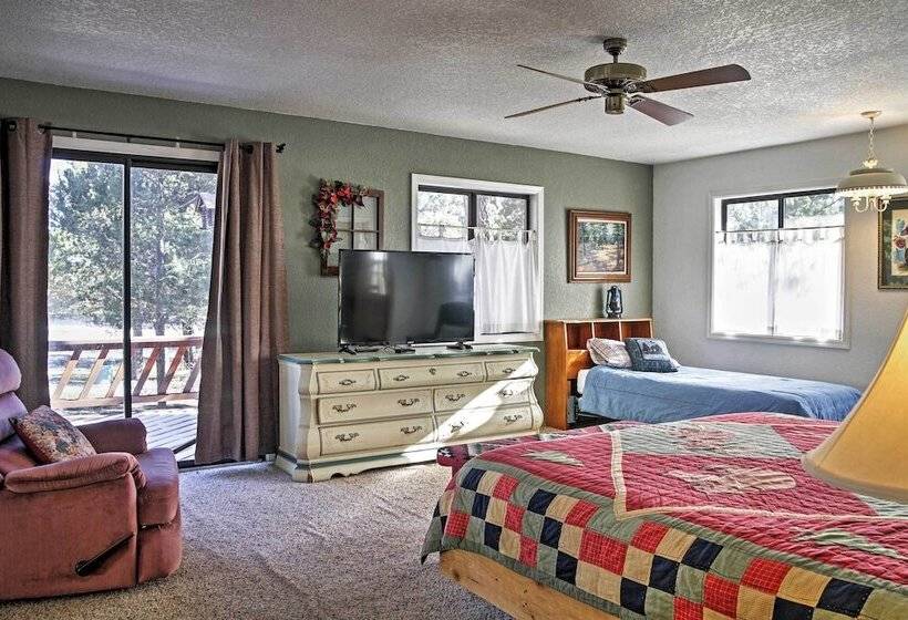 Rustic Alto Cabin W/ Hot Tub, Deck & Fireplace!