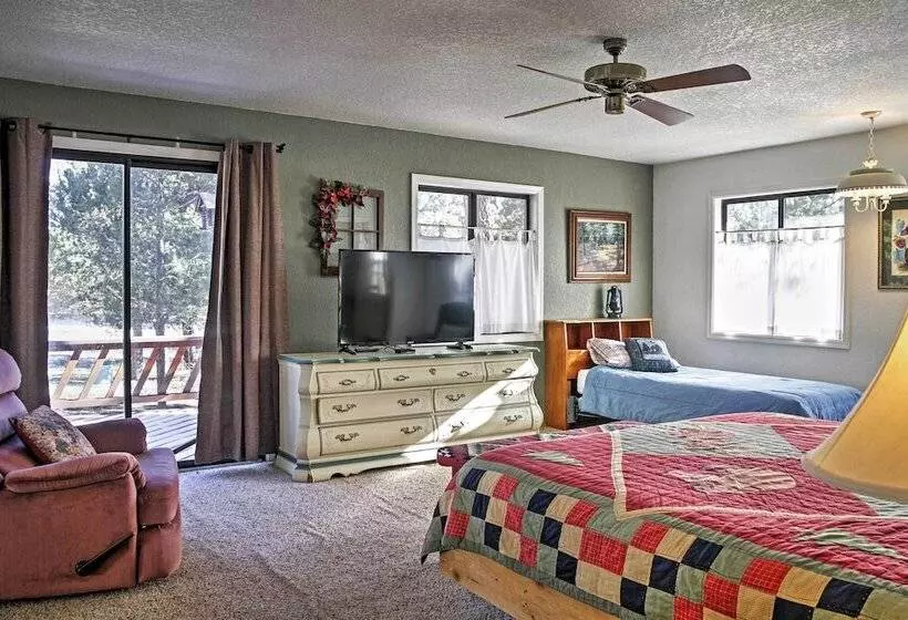 Rustic Alto Cabin W/ Hot Tub, Deck & Fireplace!