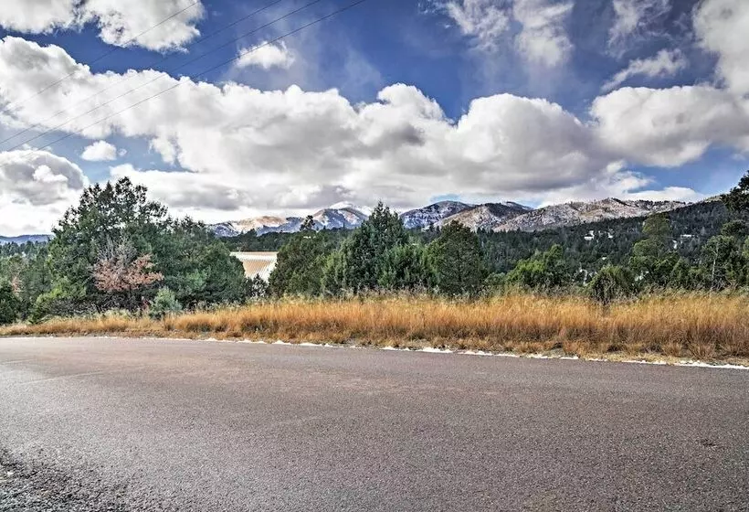 Rustic Alto Cabin W/ Hot Tub, Deck & Fireplace!