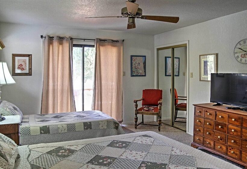 Rustic Alto Cabin W/ Hot Tub, Deck & Fireplace!