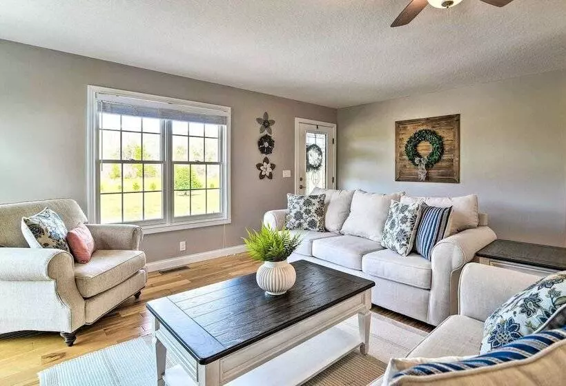 Secluded Retreat On 2 Acres Near Dale Hollow Lake!