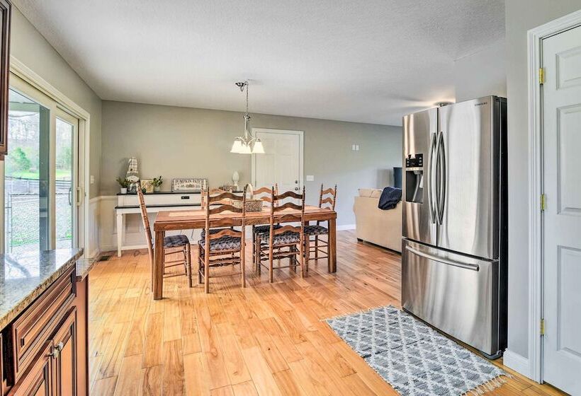 Secluded Retreat On 2 Acres Near Dale Hollow Lake!