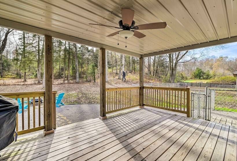 Secluded Retreat On 2 Acres Near Dale Hollow Lake!