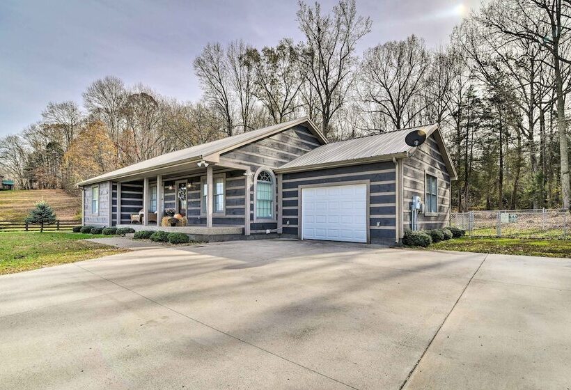 Secluded Retreat On 2 Acres Near Dale Hollow Lake!