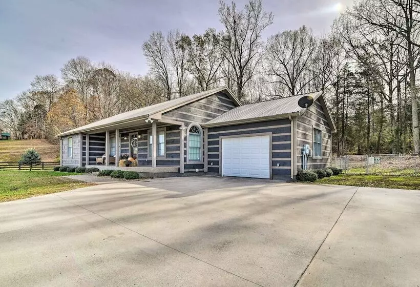 Secluded Retreat On 2 Acres Near Dale Hollow Lake!