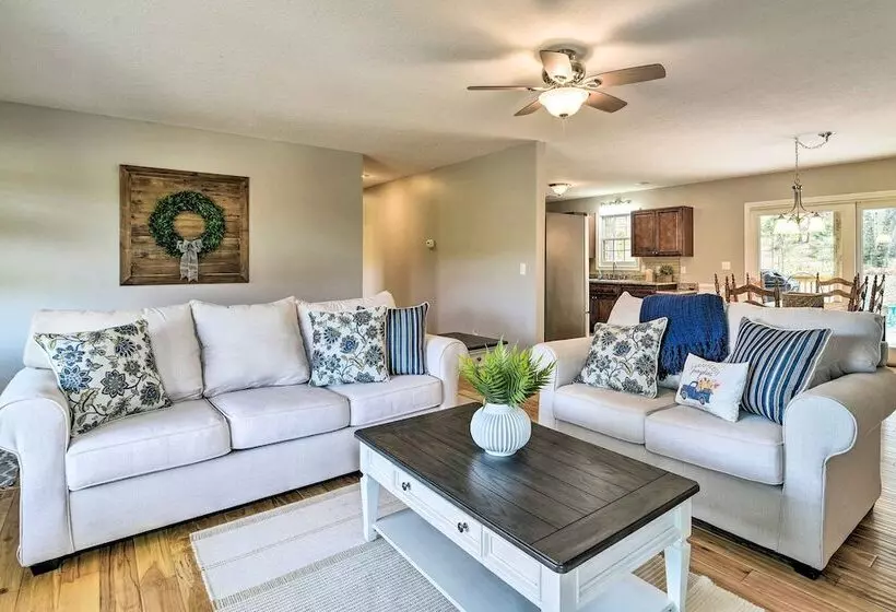 Secluded Retreat On 2 Acres Near Dale Hollow Lake!