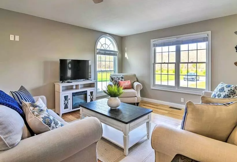 Secluded Retreat On 2 Acres Near Dale Hollow Lake!