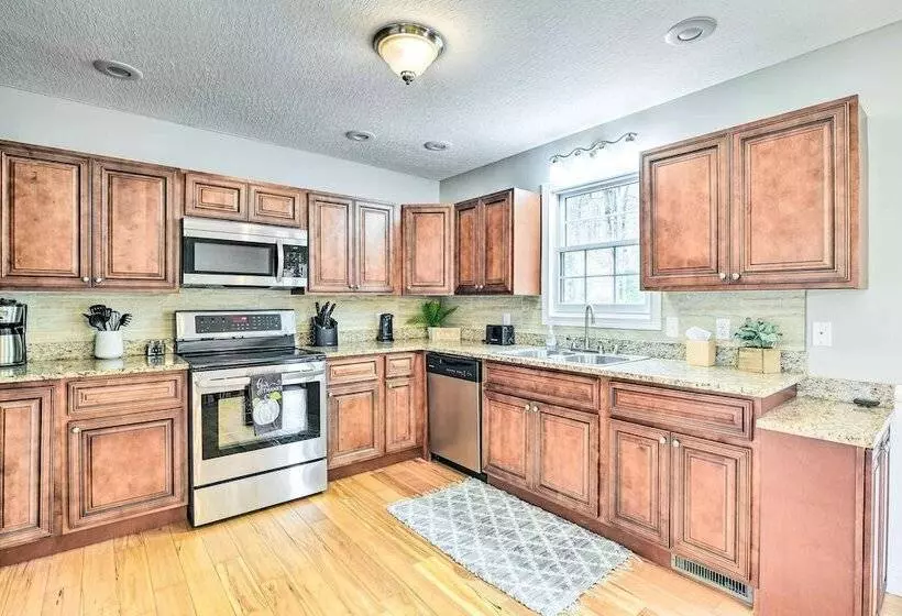 Secluded Retreat On 2 Acres Near Dale Hollow Lake!