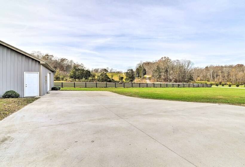 Secluded Retreat On 2 Acres Near Dale Hollow Lake!